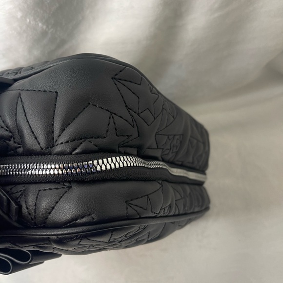 Betsey Johnson toiletries carrying case, NWT - Picture 2 of 10